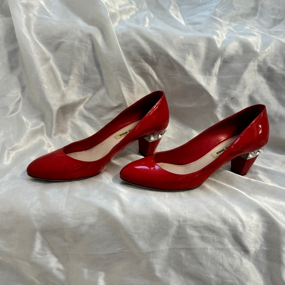 Miu Miu red patent leather heel pumps with crystal embellishments on the heels - Picture 2 of 12